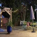 La Cabane, Indépendante Dans Jardin - Esprit Authentique Et Confortable - La Campagne à 5 Mn Du Centre De Caen