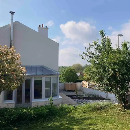 Cabane-studio Authentique Et Confortable, La Campagne A 5 Mn Du Centre De Caen Apartment *