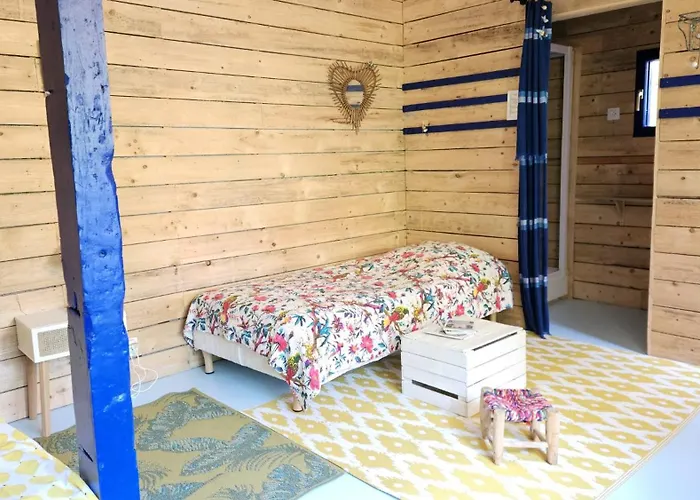 Apartment La Cabane, Independante Dans Jardin - Esprit Authentique Et Confortable - La Campagne A 5 Mn Du Centre De Caen